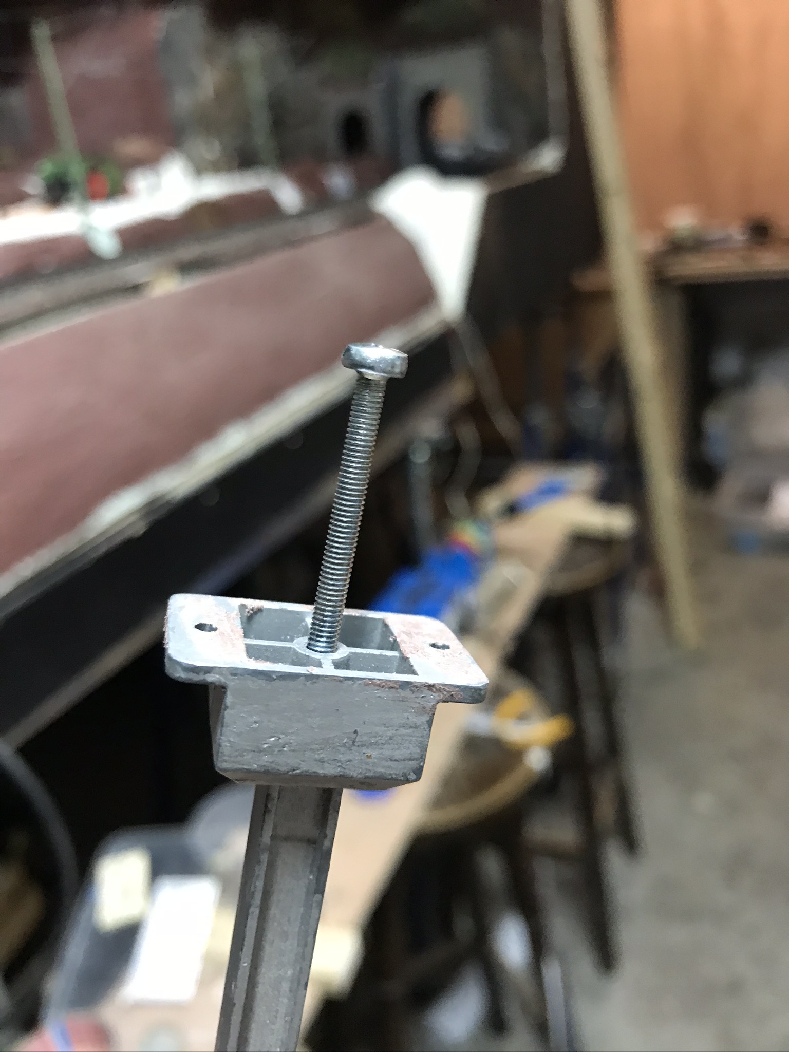 Fixation of the pole